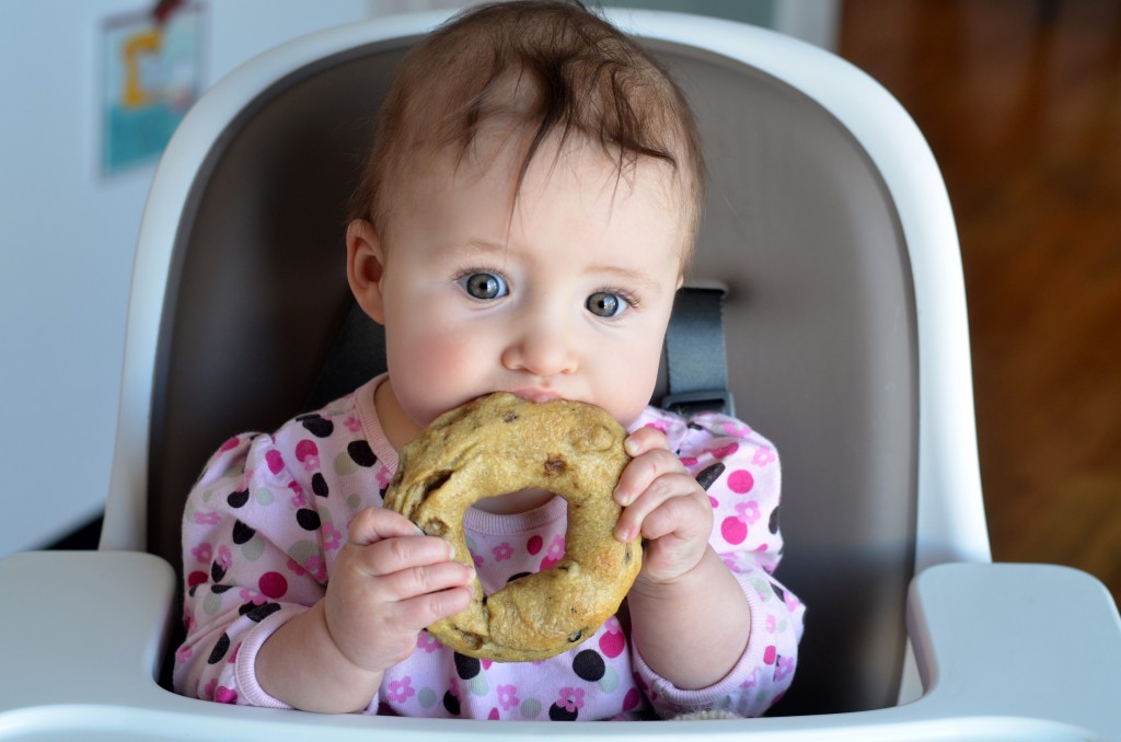 Lucy eats bagels